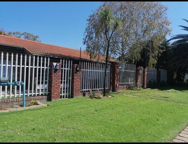 4 BEDROOM SIMPLEX FOR SALE IN SELCOURT